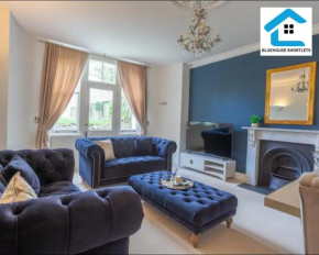 Three-Bedroom Apartment at Bluehouse Short Lets in Brighton with Garden for Family Relaxation